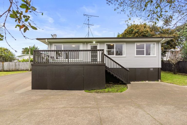 Photo of property in 1/28 Fairclough Road, Beach Haven, Auckland, 0626