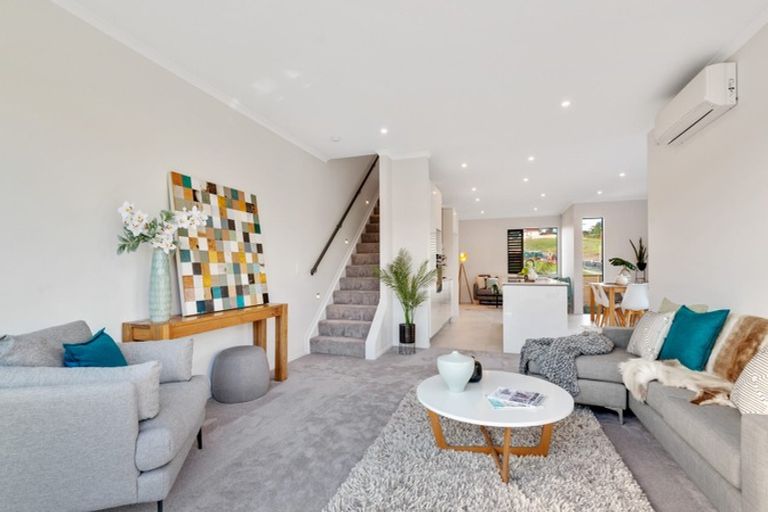 Photo of property in 12 Owen Chapman Drive, Red Beach, 0932