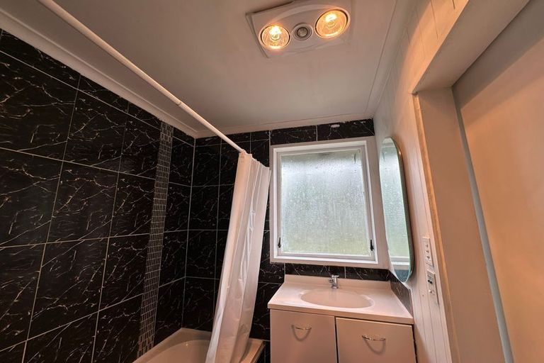 Photo of property in 45 Hobsonville Road, West Harbour, Auckland, 0618