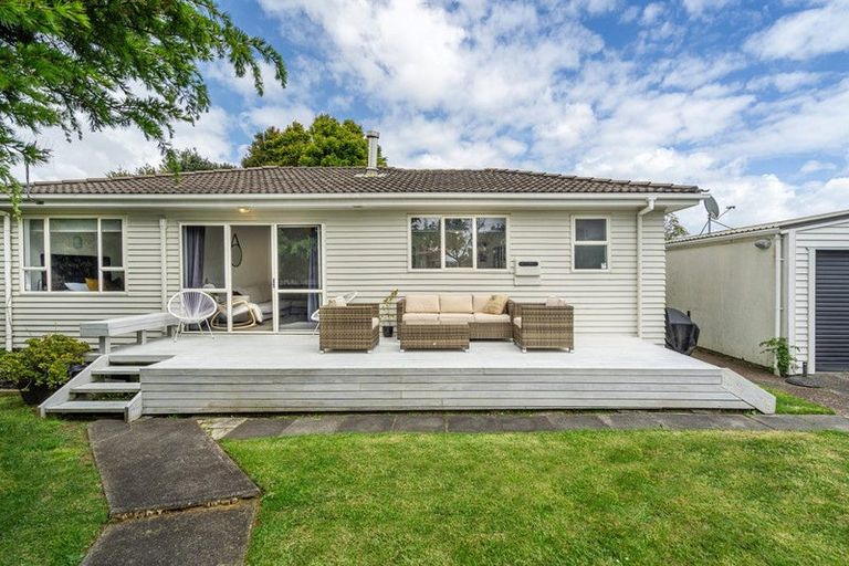 Photo of property in 2a Helga Crescent, Te Atatu Peninsula, Auckland, 0610