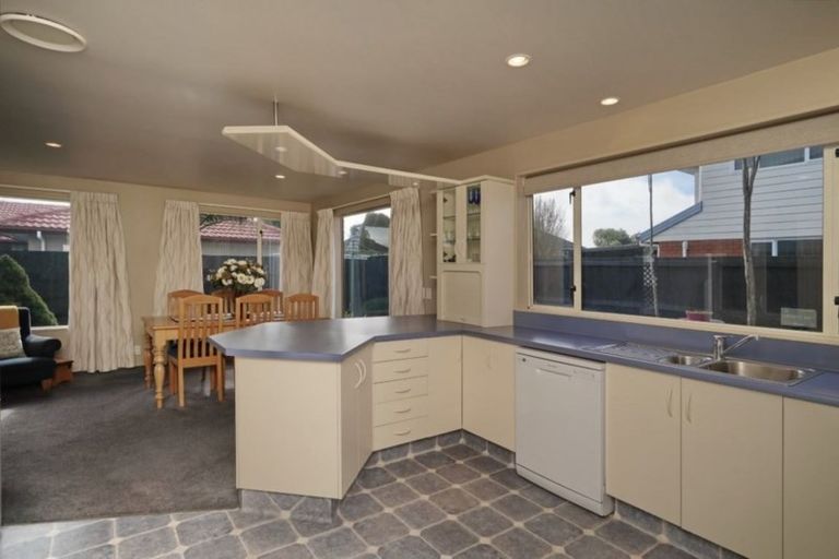 Photo of property in 8 Evenwood Place, Waimairi Beach, Christchurch, 8083