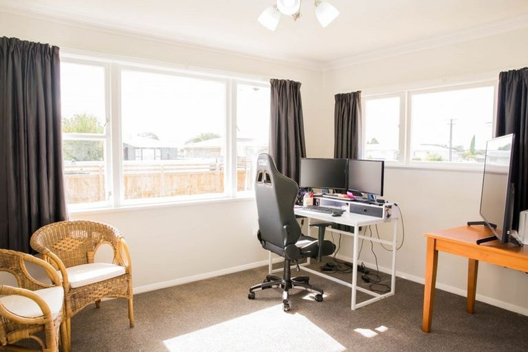 Photo of property in 10 Clyde Street, Levin, 5510