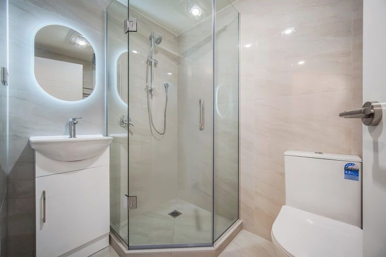 Photo of property in 57 Chatsworth Crescent, Pakuranga Heights, Auckland, 2010