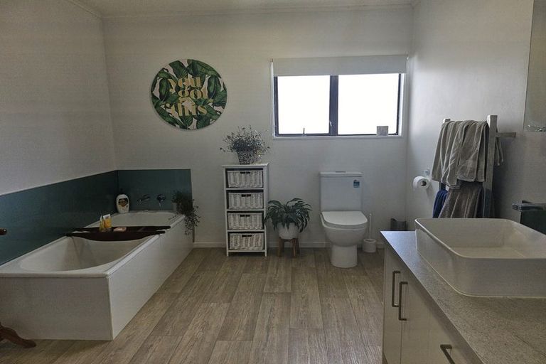 Photo of property in 12 Arohia Place, Snells Beach, 0920