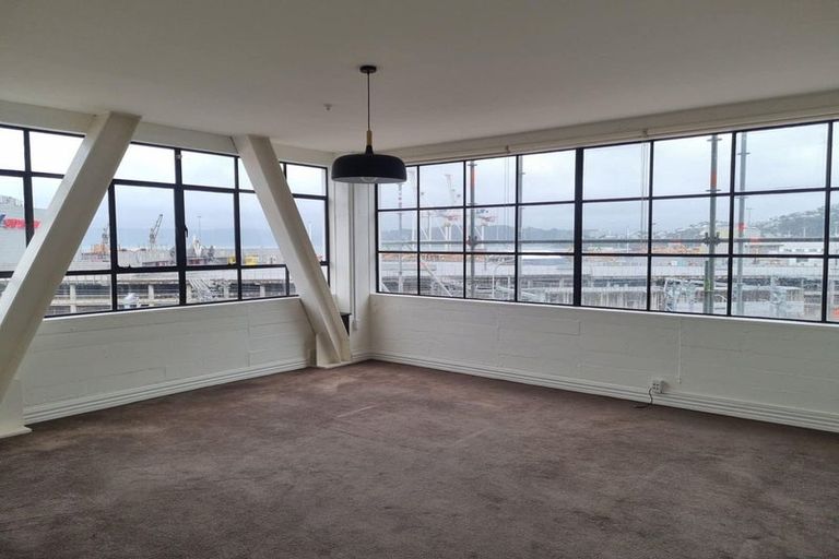 Photo of property in Endeavour Apartments, 10/125u Thorndon Quay, Pipitea, Wellington, 6011