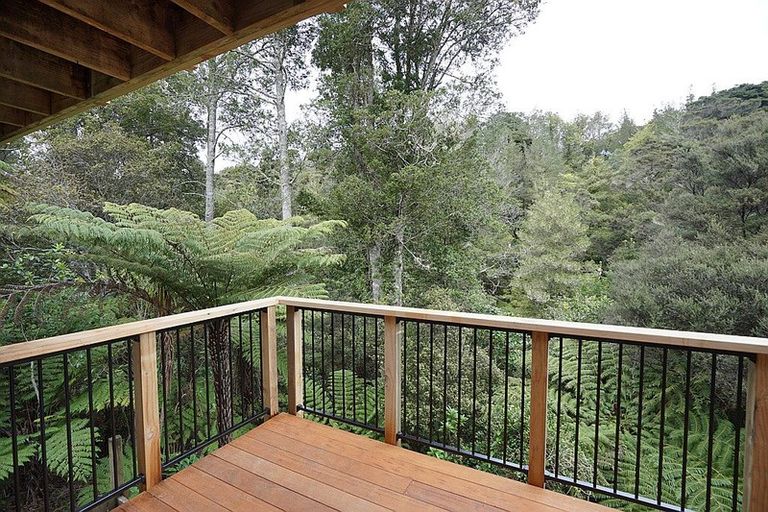 Photo of property in 33 Homewood Place, Chatswood, Auckland, 0626