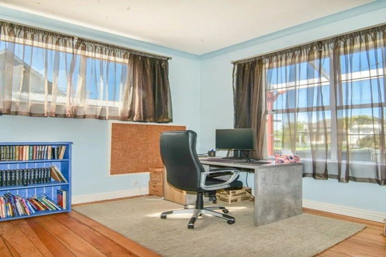 Photo of property in 112 Romilly Street, Westport, 7825