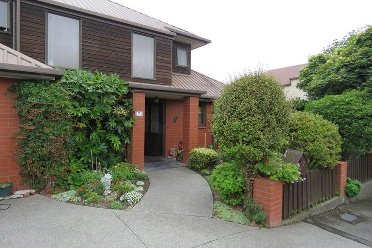 Photo of property in 7 Derenzy Place, Avonhead, Christchurch, 8042