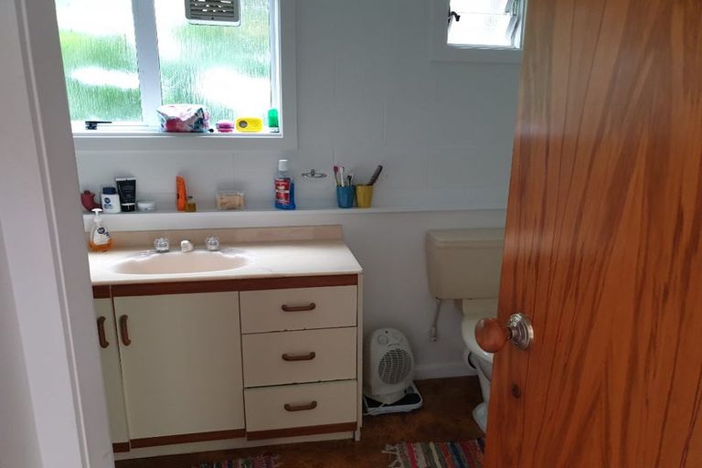 Photo of property in 54 Mana View Road, Paremata, Porirua, 5026