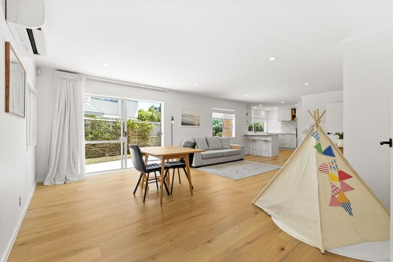 Photo of property in 12 Judd Place, Orewa, 0931