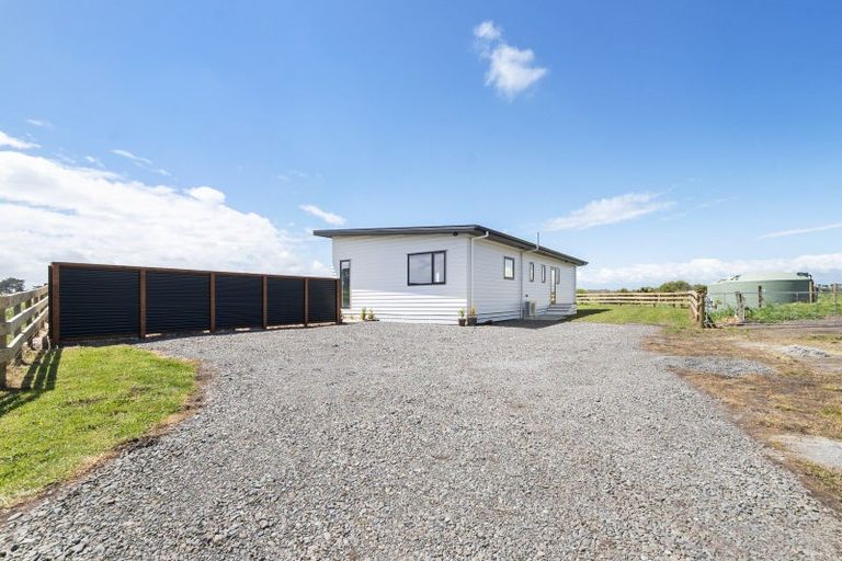 Photo of property in 1121 Parewanui Road, Parewanui, Bulls, 4894