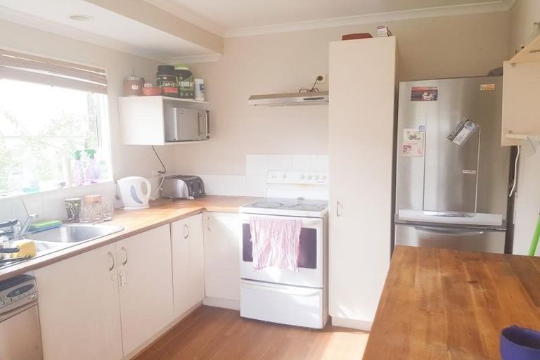 Photo of property in 2/16 Ocean View Road, Hatfields Beach, Orewa, 0931
