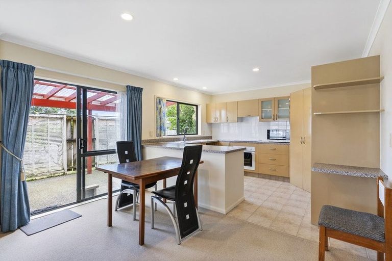 Photo of property in 2 Erne Crescent, East Tamaki, Auckland, 2016