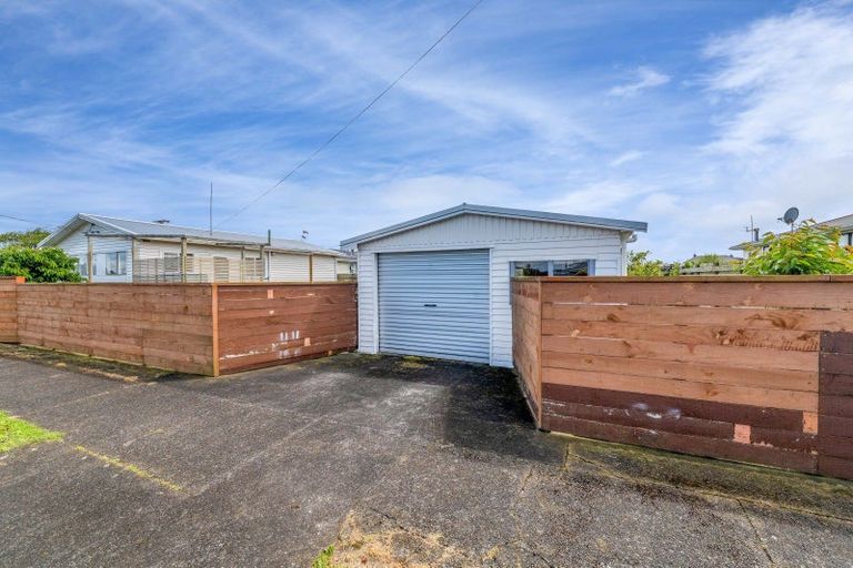 Photo of property in 2 Bone Crescent, Hawera, 4610
