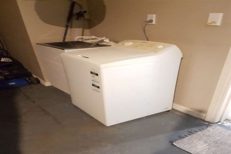 Photo of property in 38 Harbour View Road, Te Atatu Peninsula, Auckland, 0610