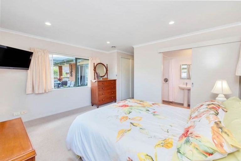 Photo of property in 81 Hillwell Drive, Henderson, Auckland, 0612