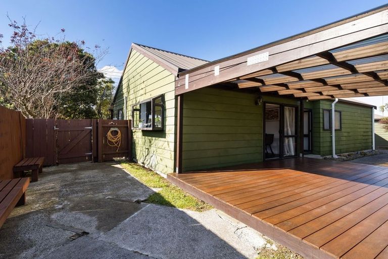 Photo of property in 1 Lydia Place, Kelvin Grove, Palmerston North, 4414