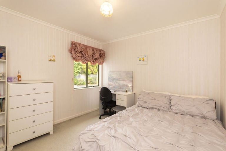 Photo of property in 2 The Glen, Hokowhitu, Palmerston North, 4410