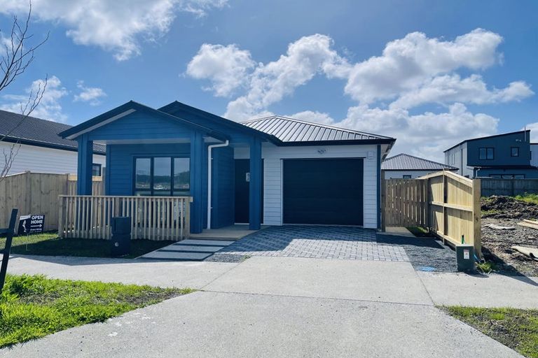 Photo of property in 25 Huringa Road, Karaka, 2113