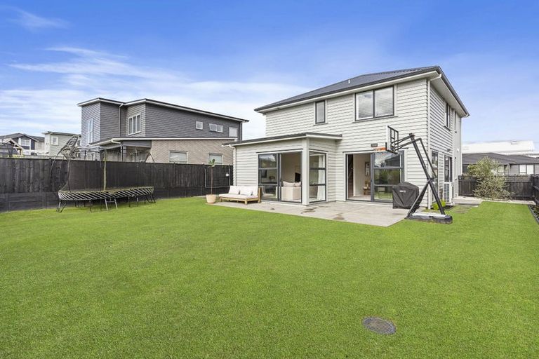Photo of property in 20 Taikura Avenue, Red Beach, 0932