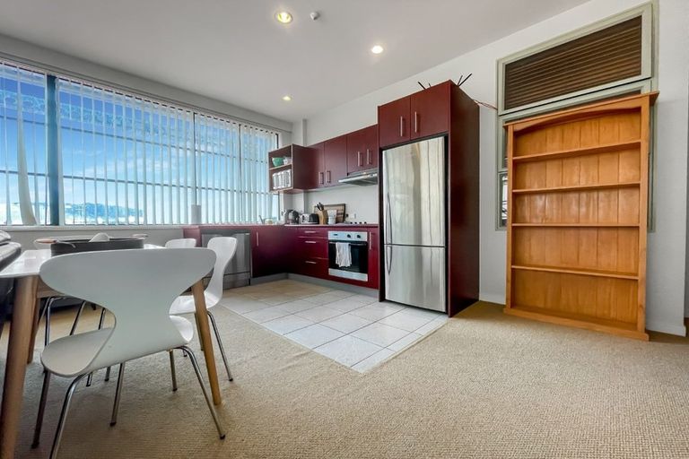 Photo of property in Endeavour Apartments, 16/125u Thorndon Quay, Pipitea, Wellington, 6011