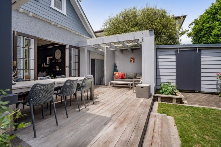 Photo of property in 34 Robe Street, New Plymouth, 4310