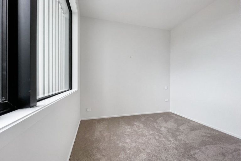 Photo of property in 27e Dawnhaven Drive, Te Atatu Peninsula, Auckland, 0610