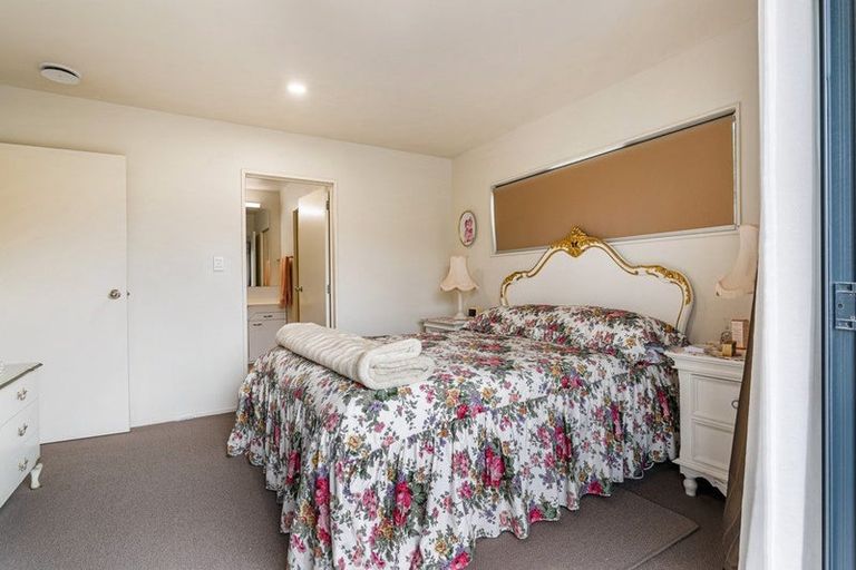 Photo of property in 37 Starlight Cove, Hobsonville, Auckland, 0618