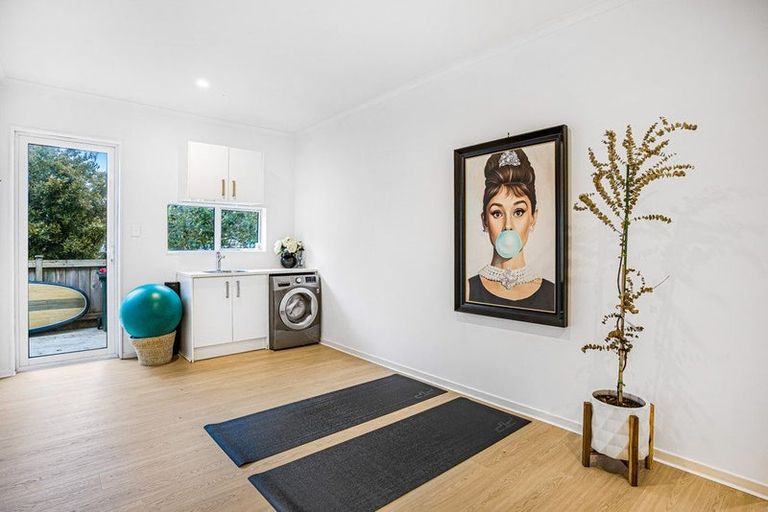 Photo of property in 44 Boocock Crescent, Orewa, 0931