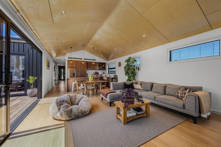 Photo of property in 16 Guthrie Street, Lake Hawea, 9382