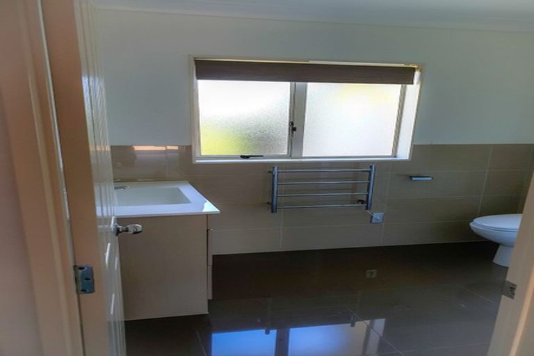 Photo of property in 43 Lansell Drive, East Tamaki Heights, Auckland, 2016