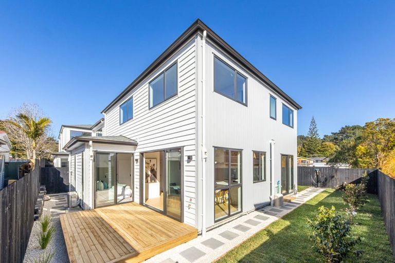 Photo of property in 3c Pendlebury Street, Green Bay, Auckland, 0604