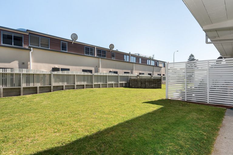 Photo of property in 40 Maunganui Road, Mount Maunganui, 3116
