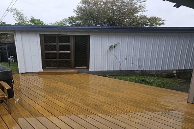 Photo of property in 2/99 Konini Road, Titirangi, Auckland, 0604