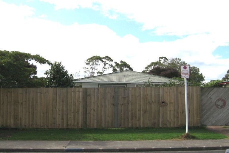 Photo of property in 30 Ozich Avenue, Te Atatu South, Auckland, 0610