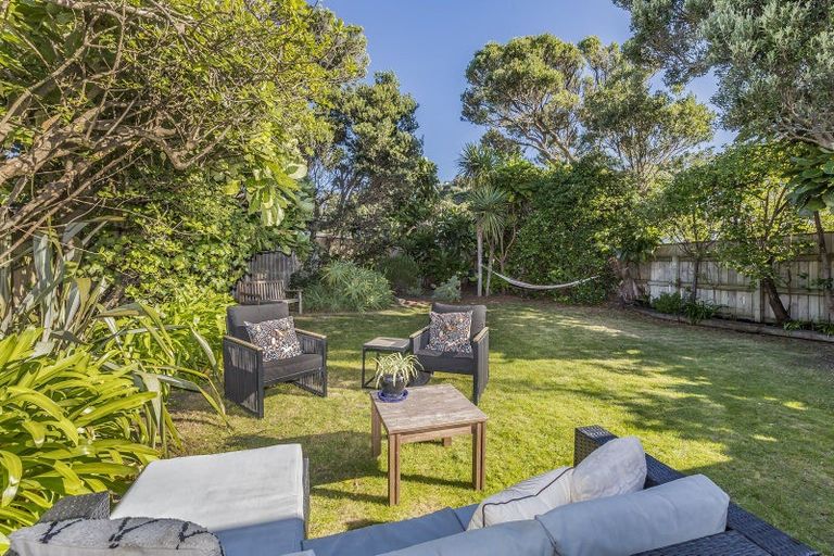 Photo of property in 65 Marine Parade, Seatoun, Wellington, 6022