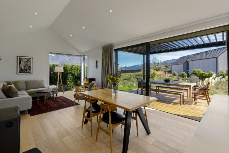 Photo of property in 7 Kotuku Lane, Jacks Point, Queenstown, 9371