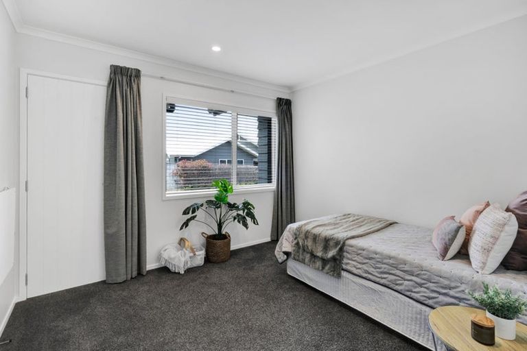 Photo of property in 13 Birdie Lane, Waiwhakaiho, New Plymouth, 4312