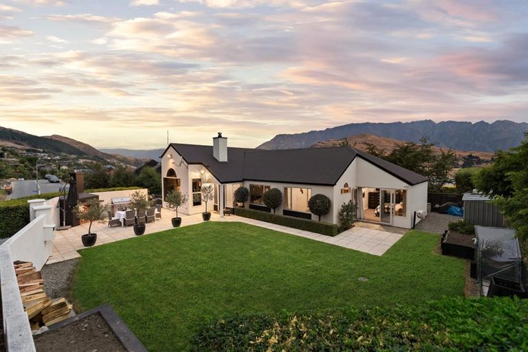 Photo of property in 66 Hensman Road, Queenstown, 9300