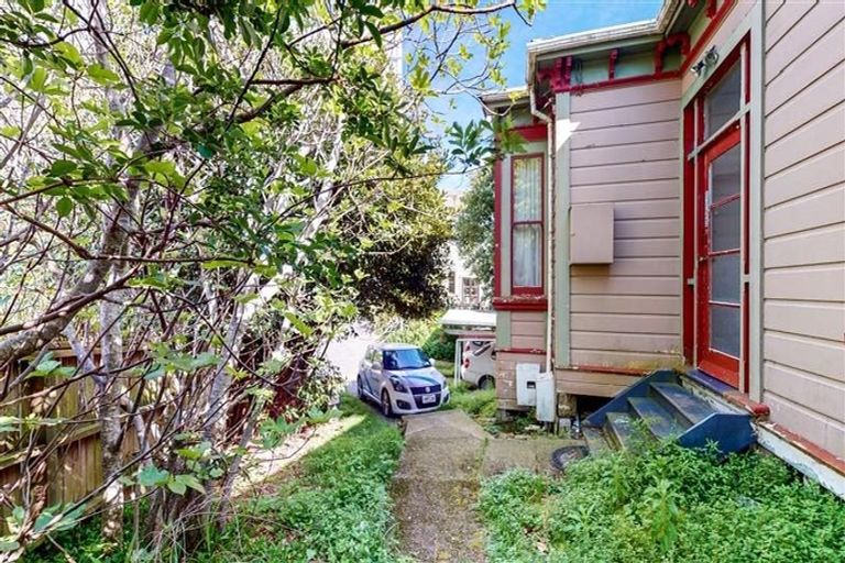 Photo of property in 33 Nairn Street, Mount Cook, Wellington, 6011