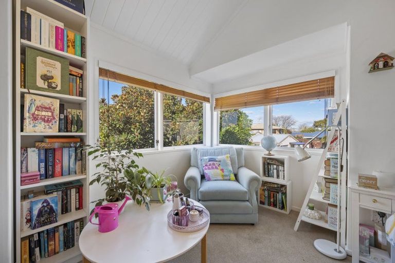 Photo of property in 3 Moana Place, Taradale, Napier, 4112