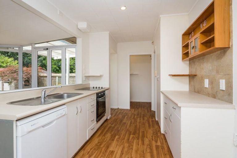 Photo of property in 13 Normanton Street, Glenfield, Auckland, 0629