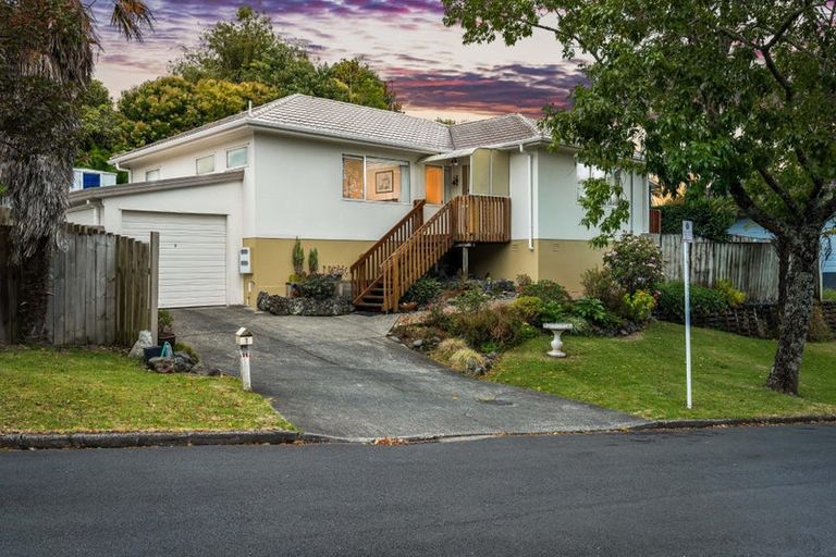 Photo of property in 1 Metric Place, Te Atatu South, Auckland, 0610