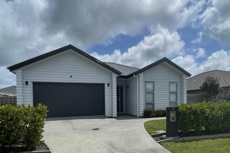 Photo of property in 8 Aporo Drive, Kumeu, 0810