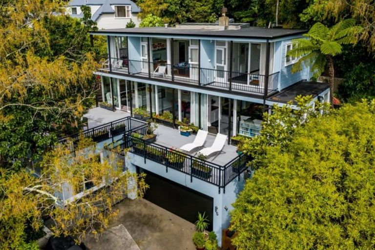 Photo of property in 5 Gill Road, Lowry Bay, Lower Hutt, 5013