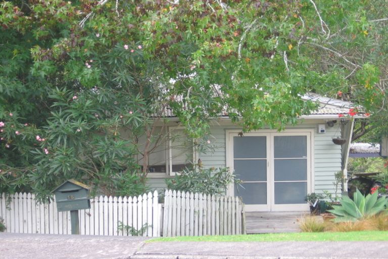 Photo of property in 18 South Lynn Road, Titirangi, Auckland, 0604