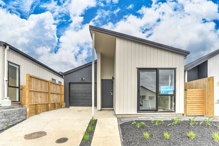 Photo of property in 13 Horokaka Street, Massey, Auckland, 0614