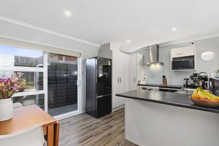 Photo of property in 2/1 Murphy Place, Titahi Bay, Porirua, 5022