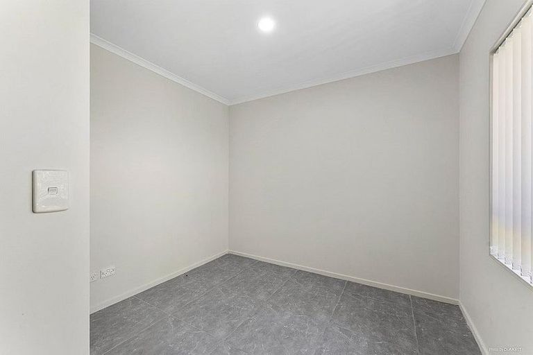 Photo of property in 18 Pistachio Place, Goodwood Heights, Auckland, 2105