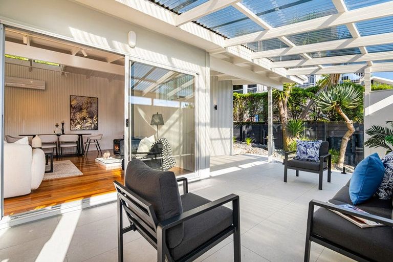 Photo of property in 2/1c Bank Street, Hillcrest, Auckland, 0627